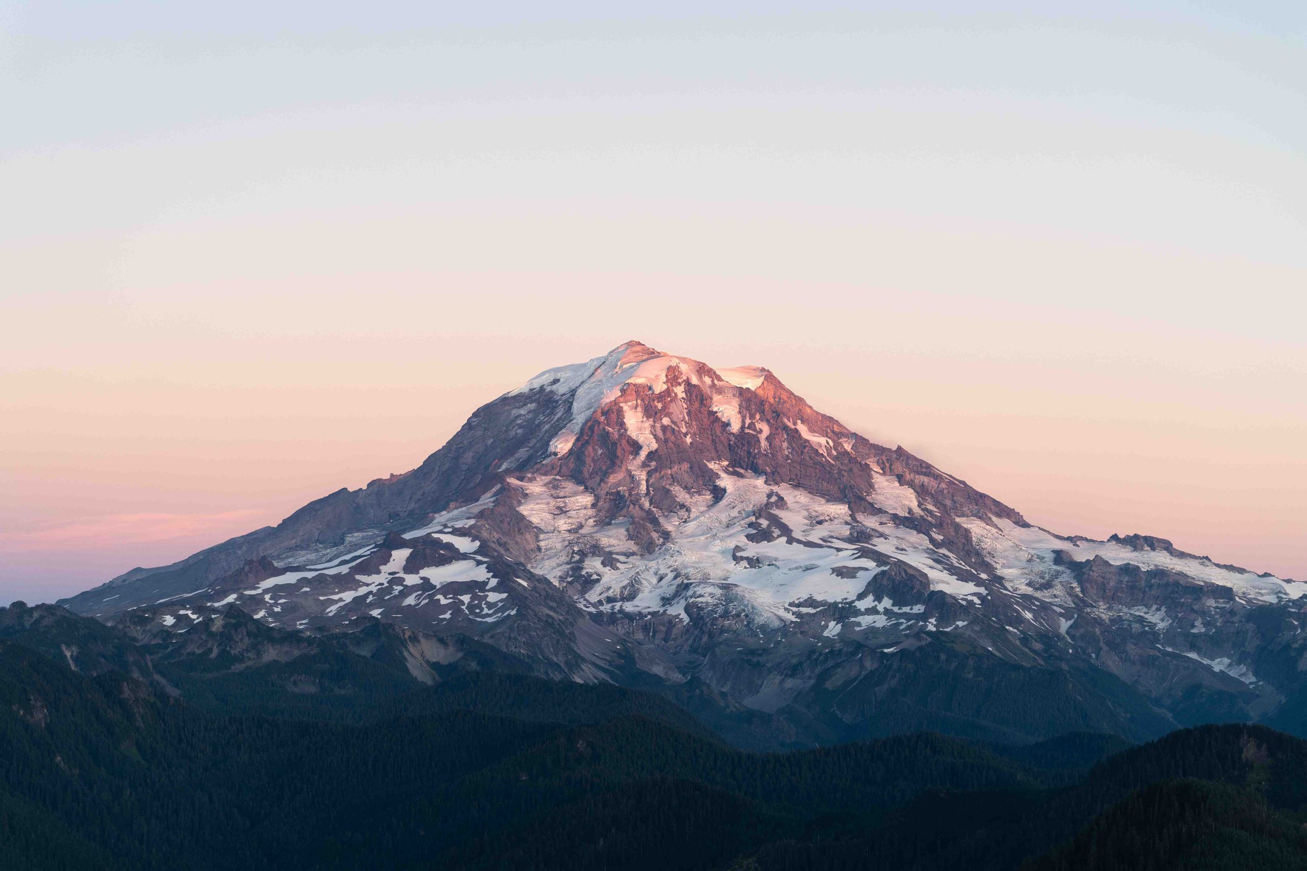 mount rainier people hiking